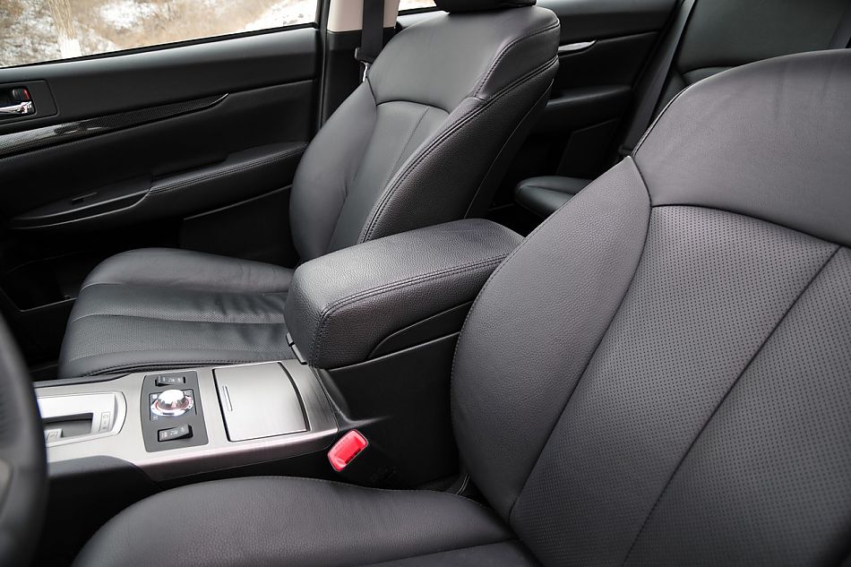 2010款新力狮2.5GT豪华版内饰