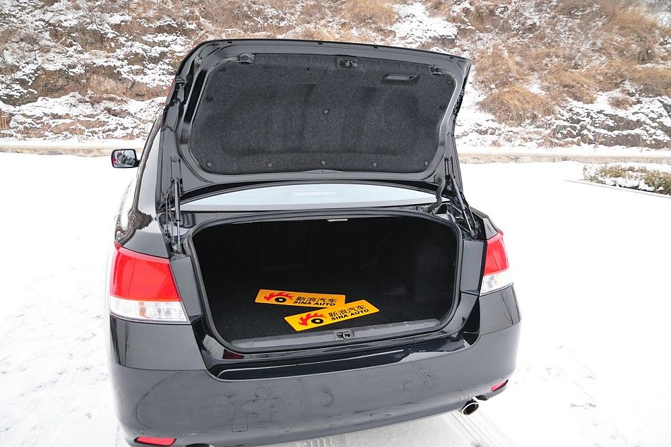 2010款新力狮2.5GT豪华版细节实拍