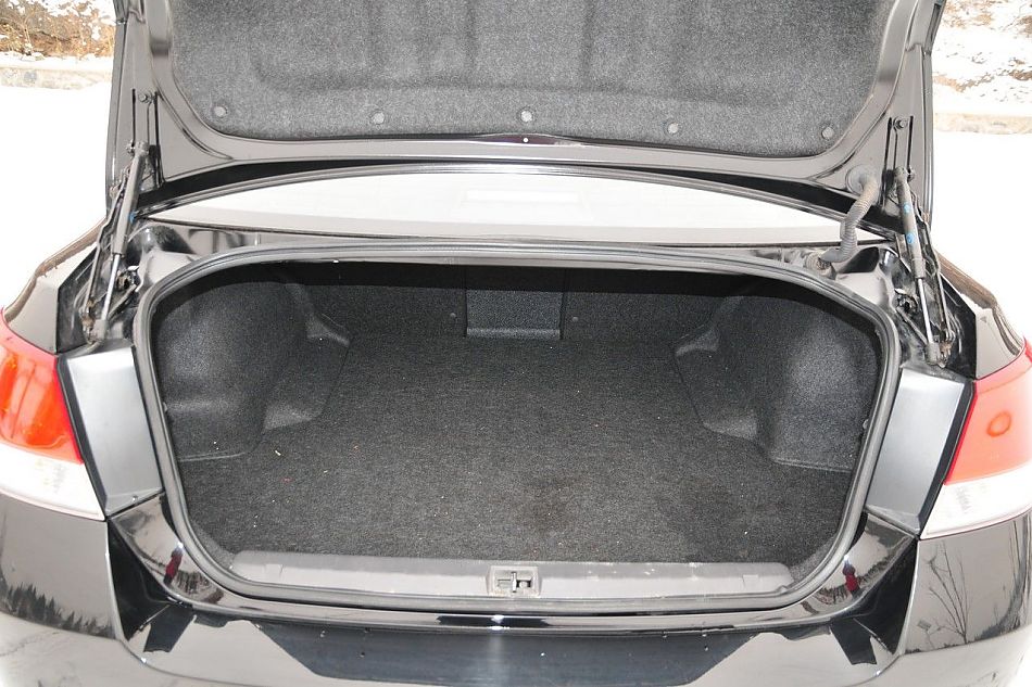 2010款新力狮2.5GT豪华版细节实拍