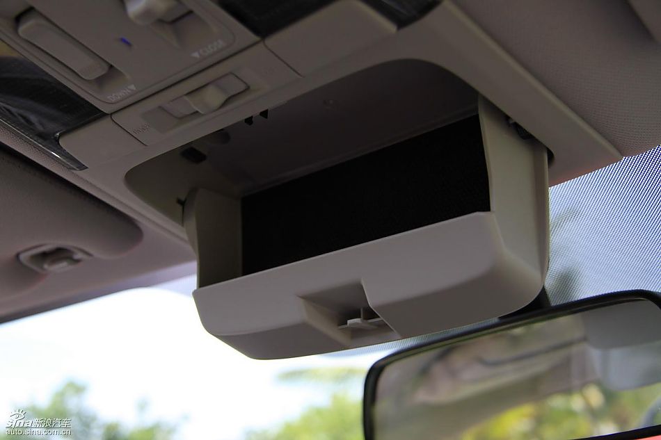 斯巴鲁新力狮内饰实拍图