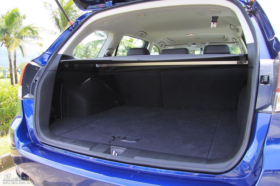 斯巴鲁新力狮内饰实拍图