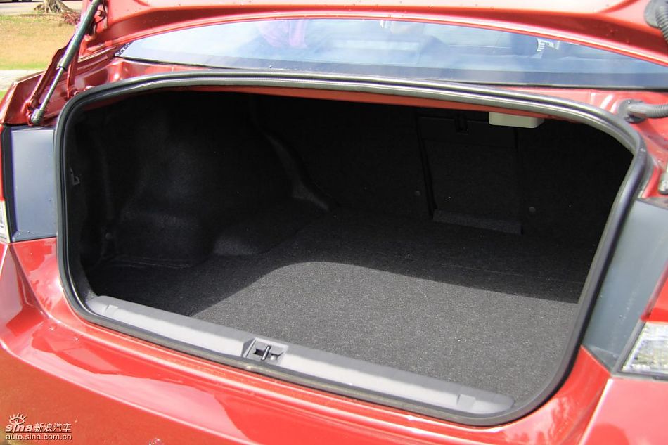 斯巴鲁新力狮内饰实拍图