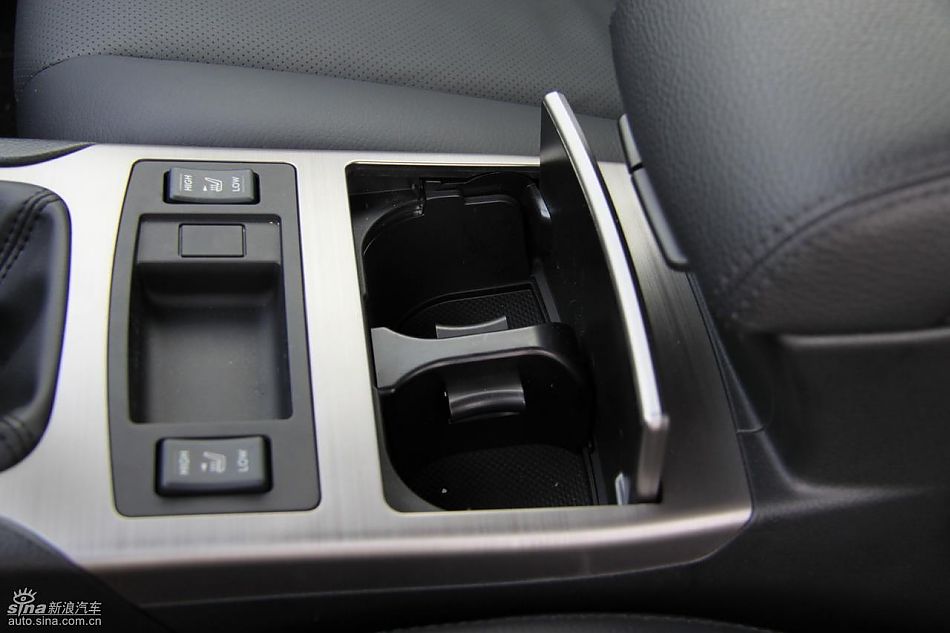 斯巴鲁新力狮内饰实拍图