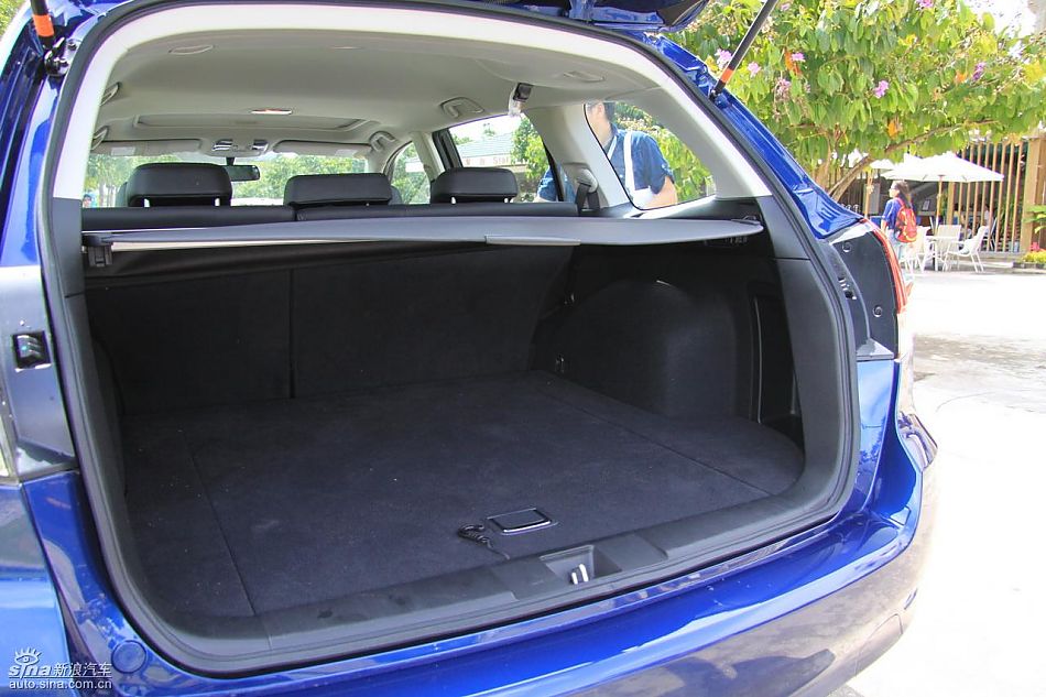 斯巴鲁新力狮内饰实拍图