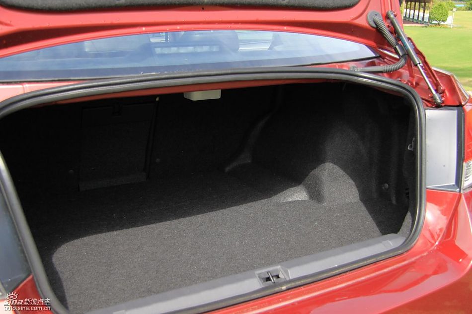 斯巴鲁新力狮内饰实拍图