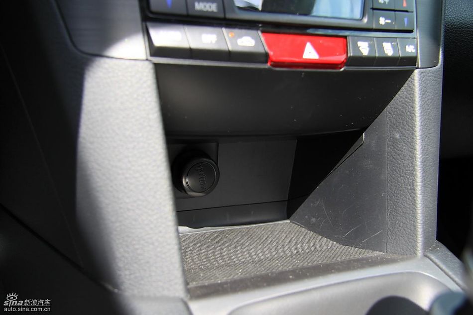 斯巴鲁新力狮内饰实拍图