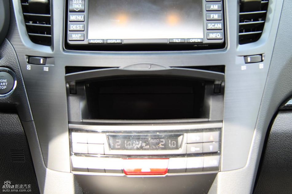 斯巴鲁新力狮内饰实拍图