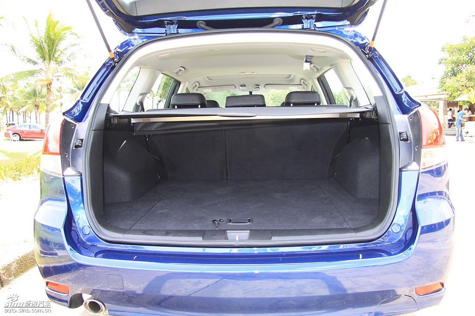 斯巴鲁新力狮内饰实拍图