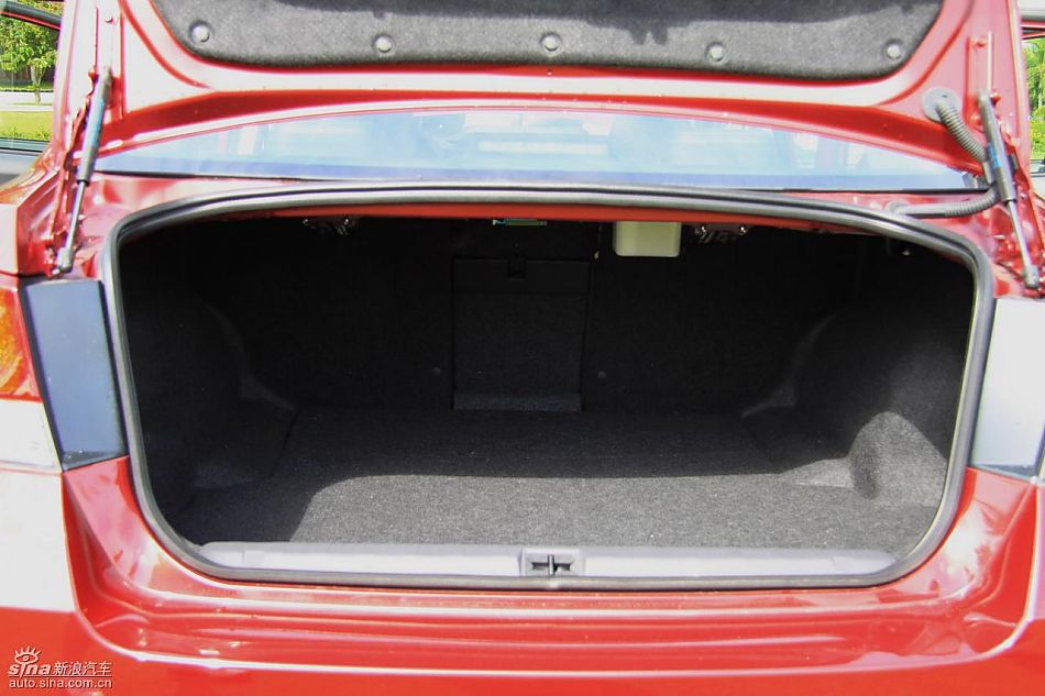 斯巴鲁新力狮内饰实拍图