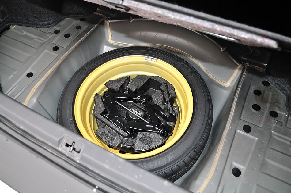 2010款新力狮2.5GT豪华版细节实拍