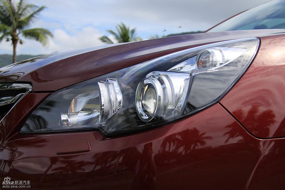 斯巴鲁新力狮外观实拍图