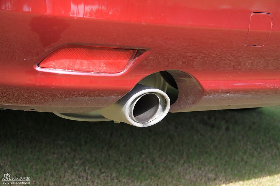 斯巴鲁新力狮外观实拍图