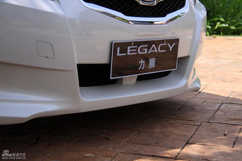 斯巴鲁新力狮外观实拍图