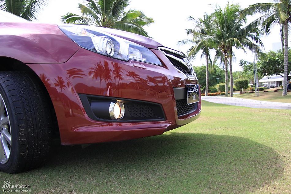 斯巴鲁新力狮外观实拍图