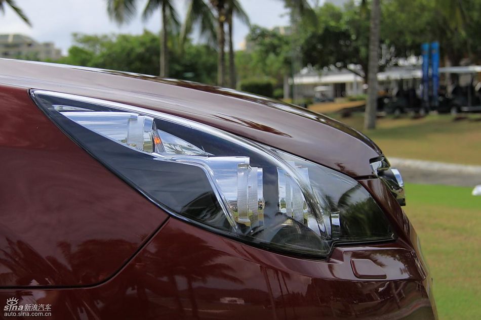 斯巴鲁新力狮外观实拍图