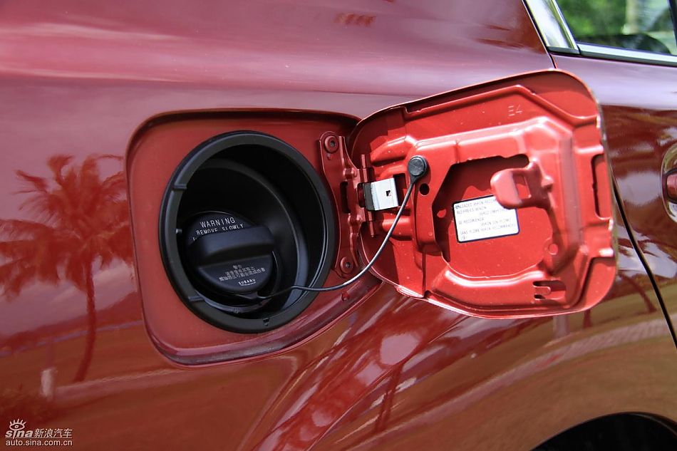 斯巴鲁新力狮外观实拍图