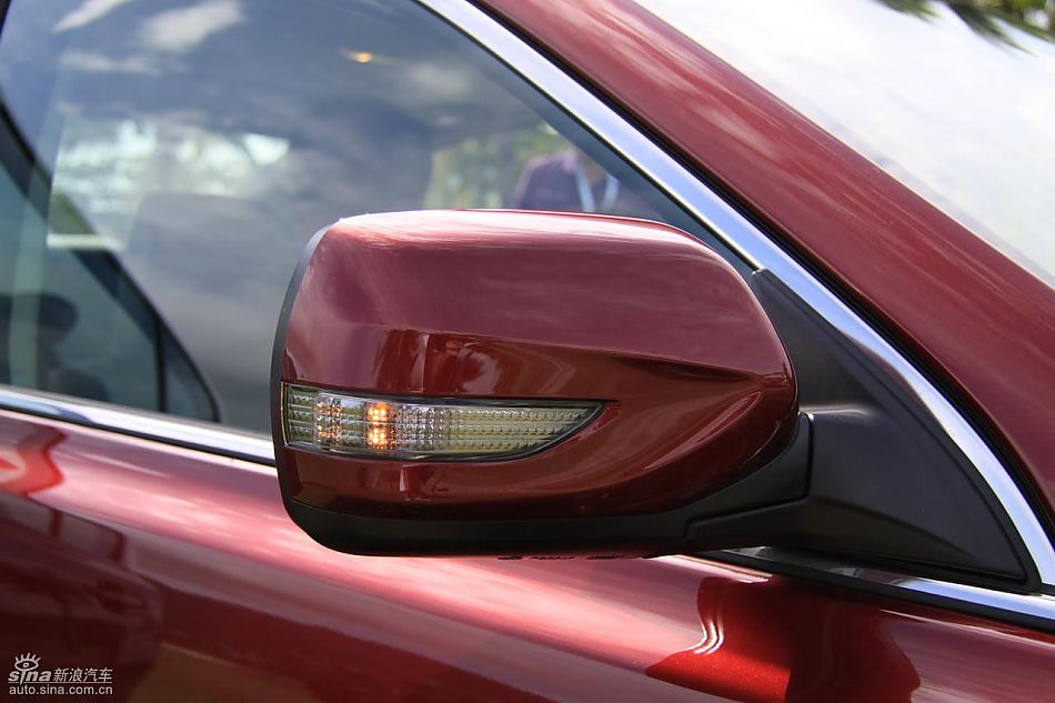 斯巴鲁新力狮外观实拍图