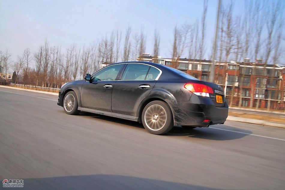 2010款新力狮2.5GT豪华版动态实拍