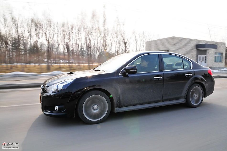 2010款新力狮2.5GT豪华版动态实拍