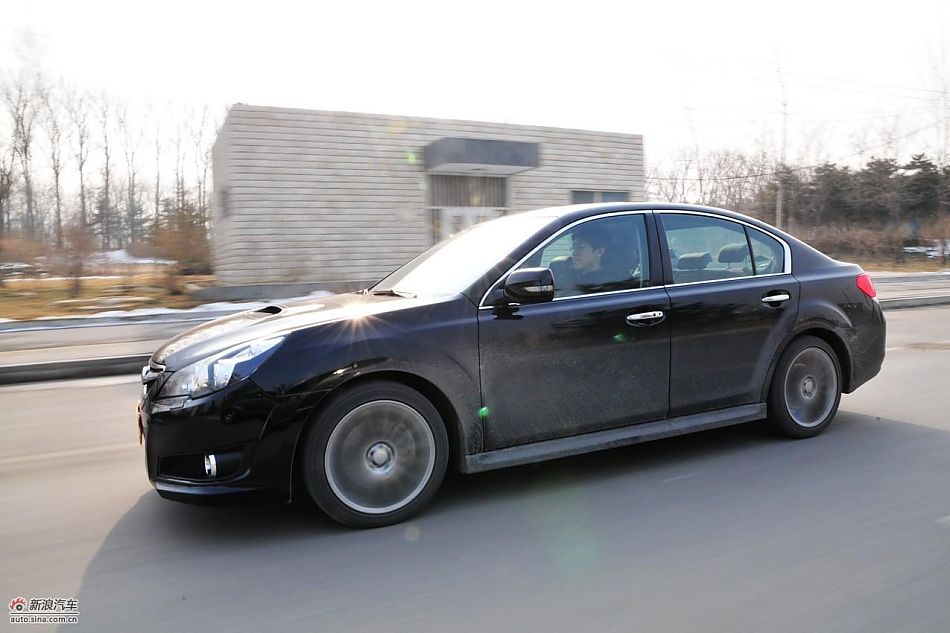 2010款新力狮2.5GT豪华版动态实拍