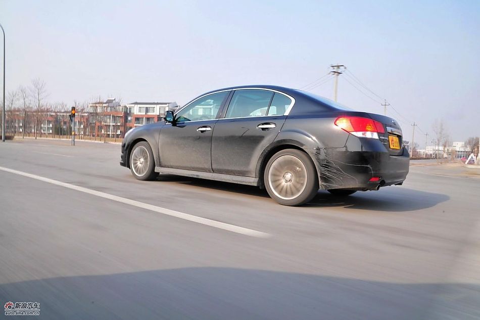 2010款新力狮2.5GT豪华版动态实拍