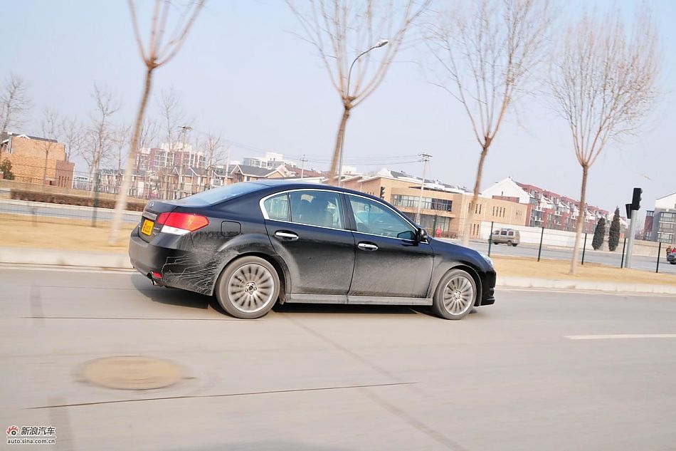 2010款新力狮2.5GT豪华版动态实拍