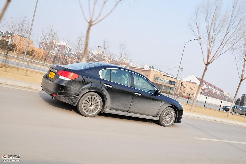 2010款新力狮2.5GT豪华版动态实拍