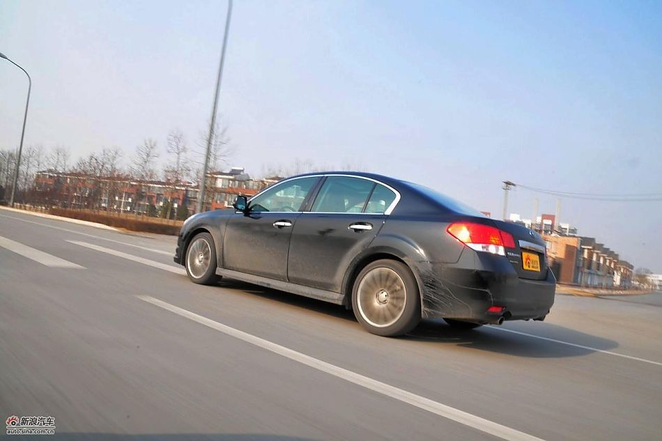 2010款新力狮2.5GT豪华版动态实拍