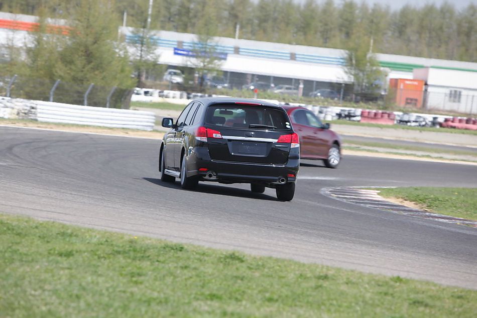 试驾斯巴鲁新力狮