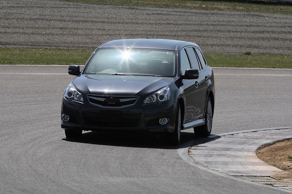 试驾斯巴鲁新力狮