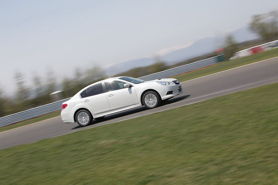 试驾斯巴鲁新力狮