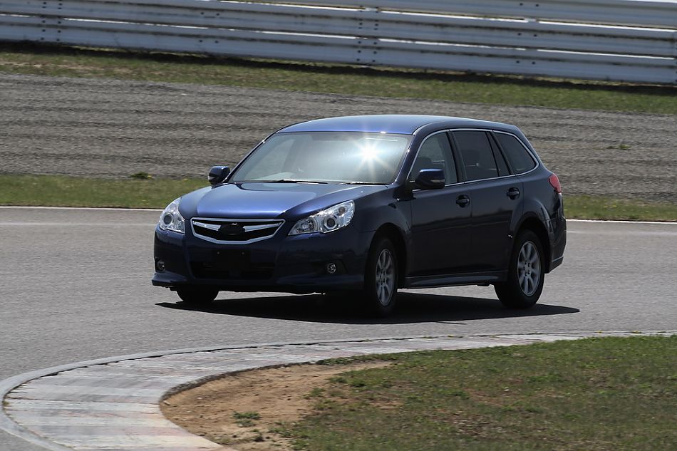 试驾斯巴鲁新力狮