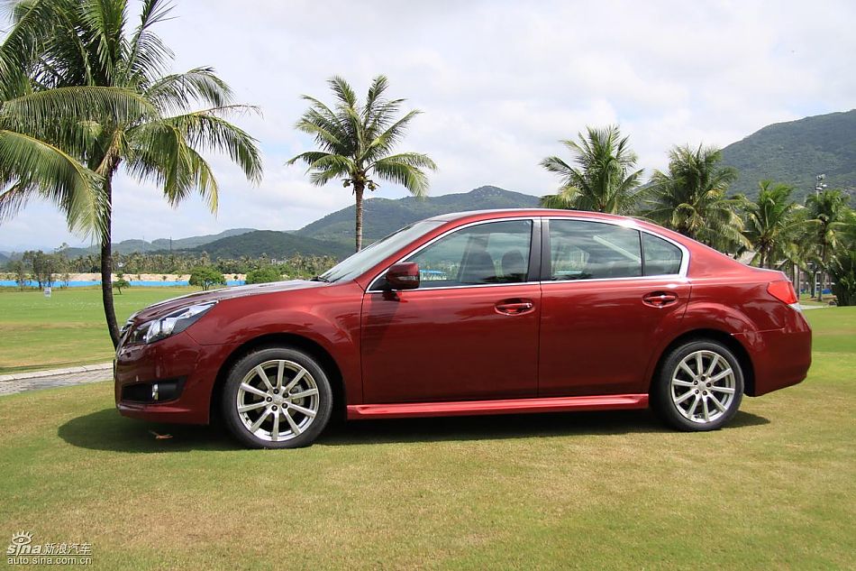 斯巴鲁新力狮外观实拍图