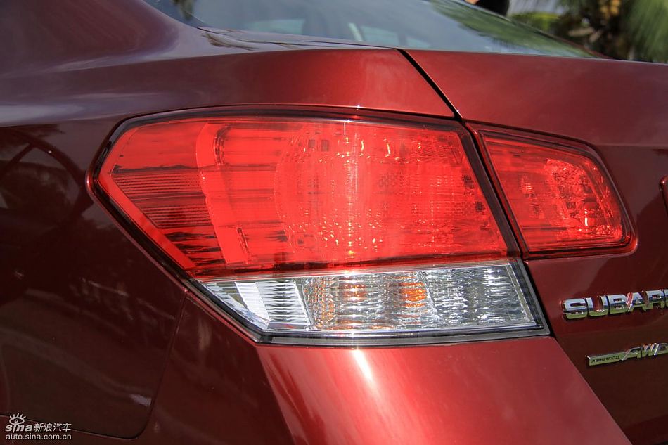 斯巴鲁新力狮外观实拍图