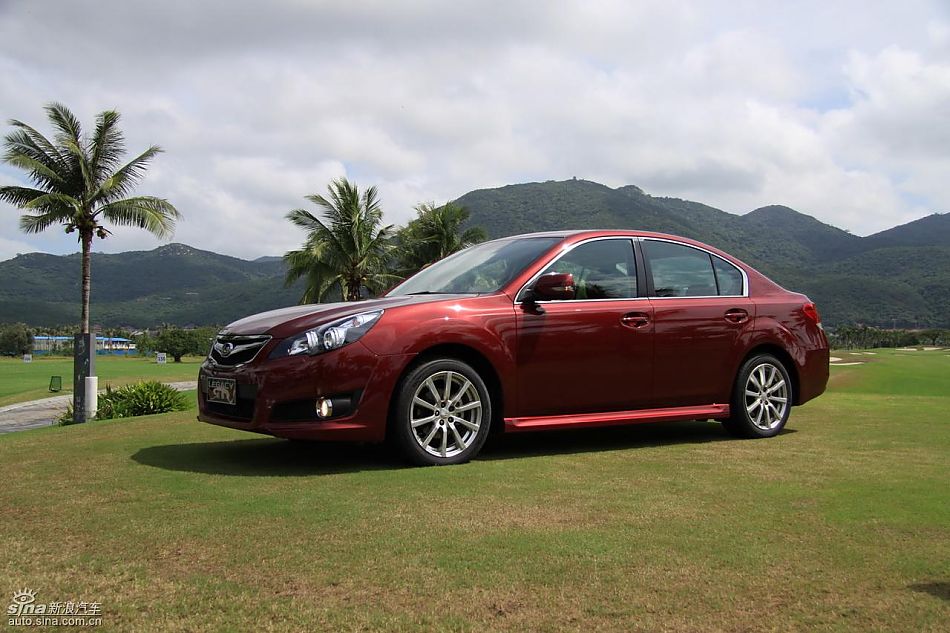 斯巴鲁新力狮外观实拍图