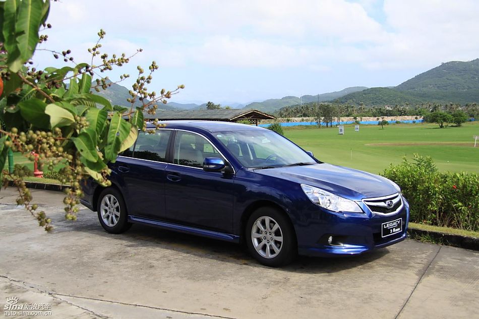 斯巴鲁新力狮外观实拍图