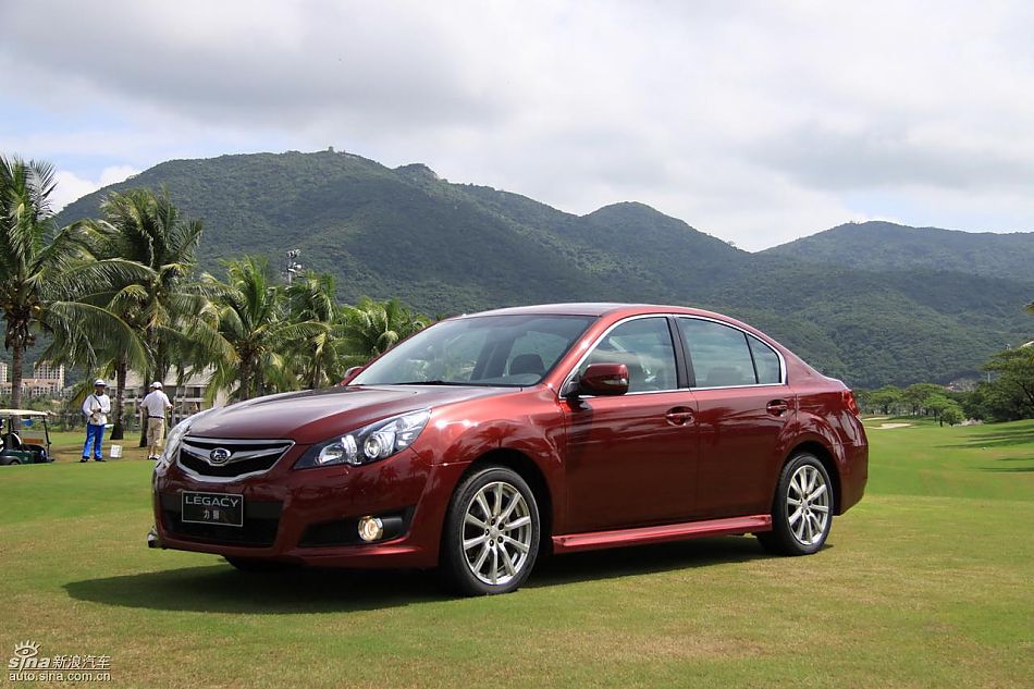 斯巴鲁新力狮外观实拍图