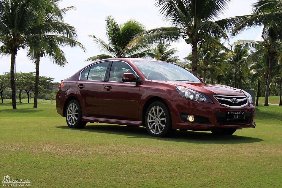 斯巴鲁新力狮外观实拍图