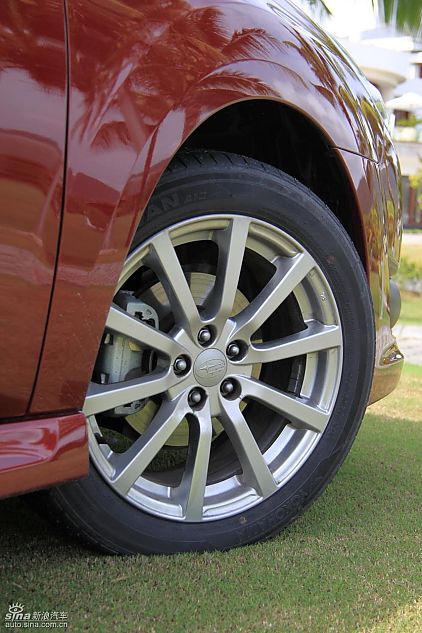 斯巴鲁新力狮外观实拍图