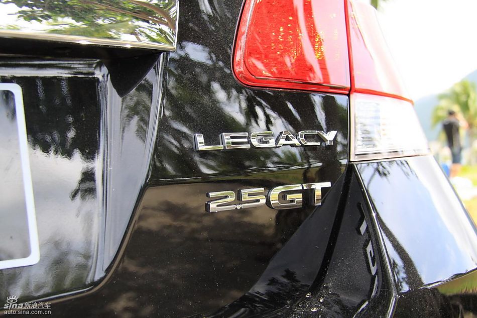 斯巴鲁新力狮外观实拍图