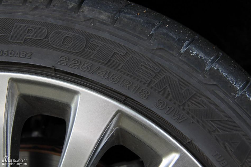 斯巴鲁新力狮外观实拍图