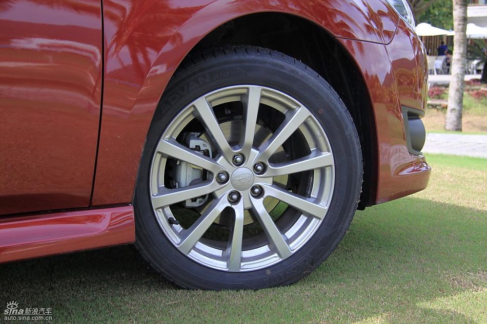 斯巴鲁新力狮外观实拍图