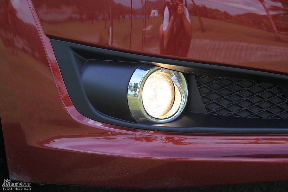 斯巴鲁新力狮外观实拍图