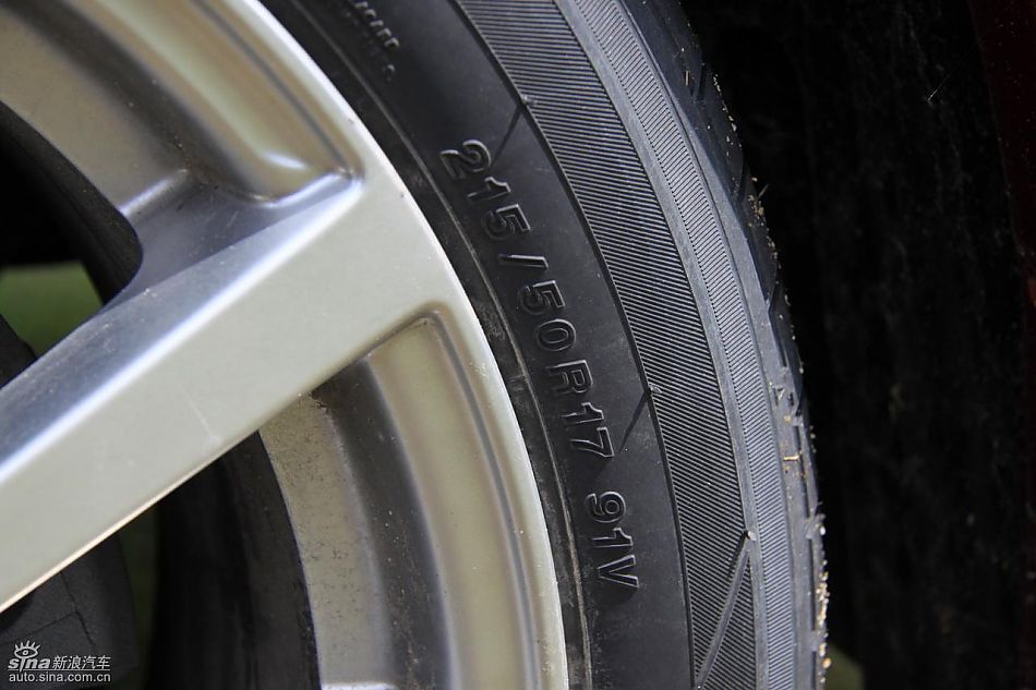 斯巴鲁新力狮外观实拍图