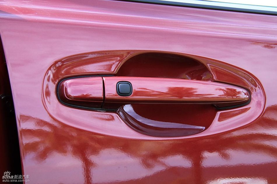 斯巴鲁新力狮外观实拍图