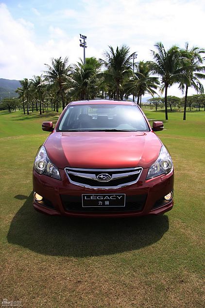 斯巴鲁新力狮外观实拍图