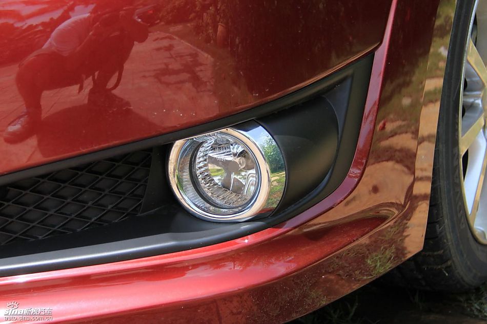 斯巴鲁新力狮外观实拍图