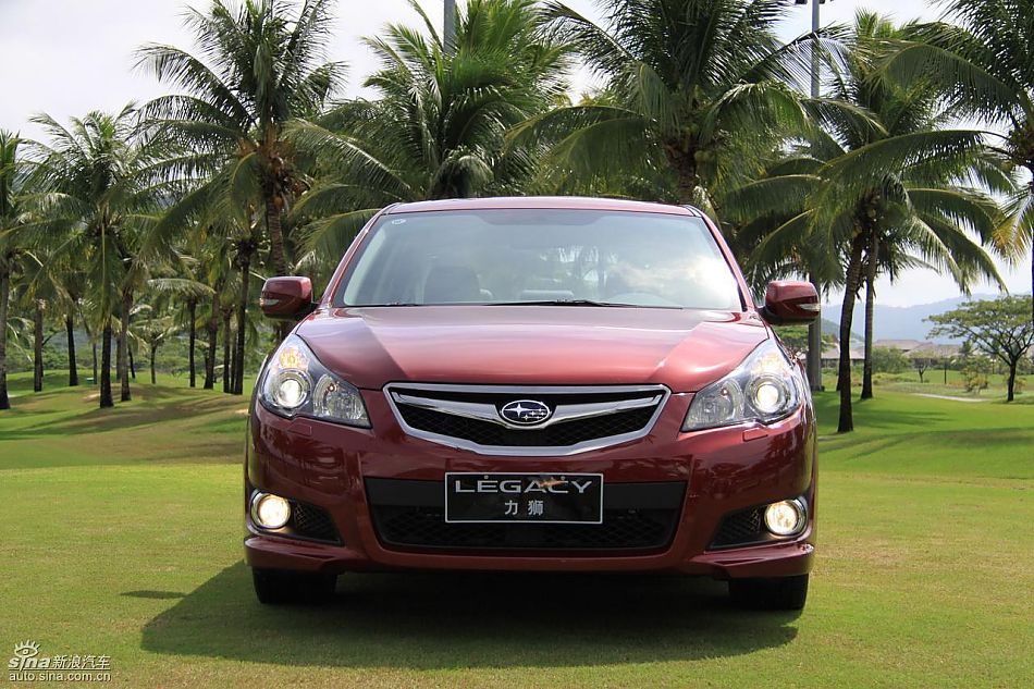 斯巴鲁新力狮外观实拍图