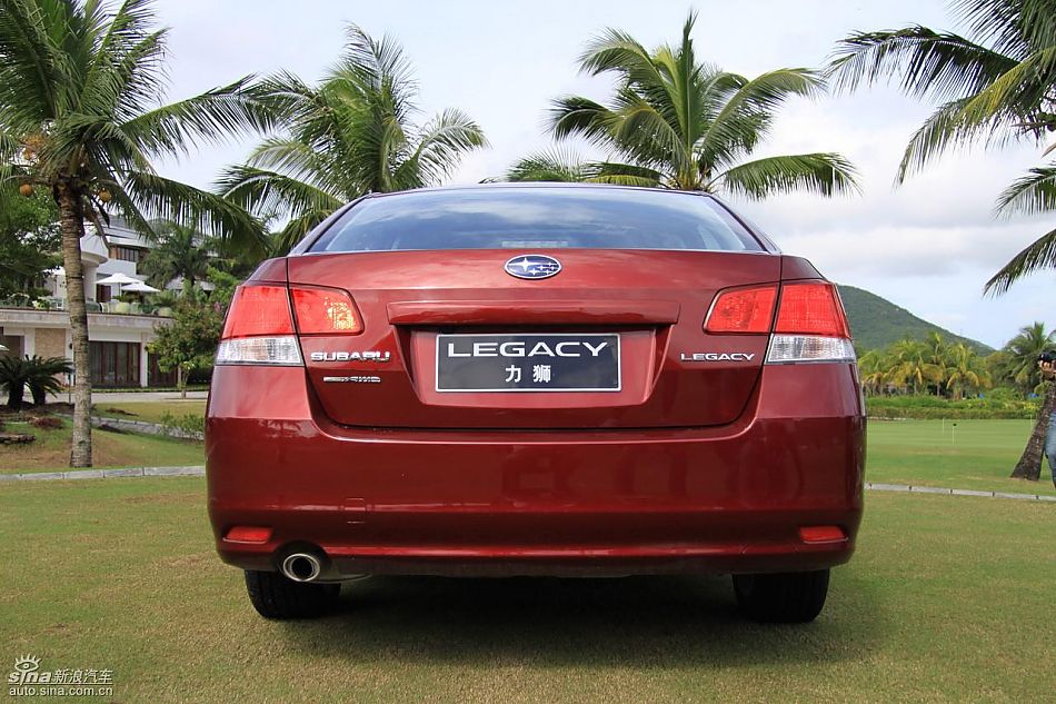 斯巴鲁新力狮外观实拍图