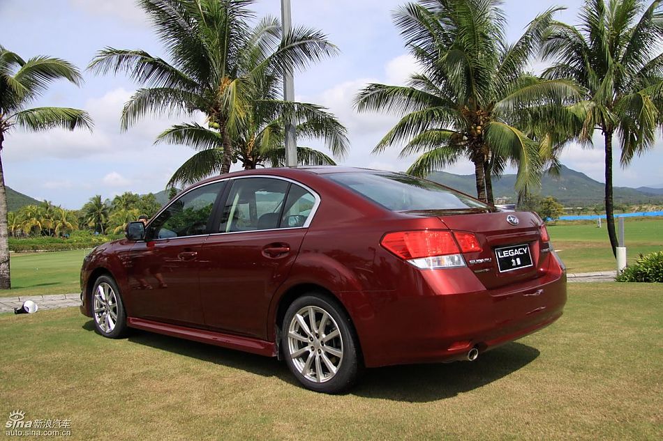 斯巴鲁新力狮外观实拍图